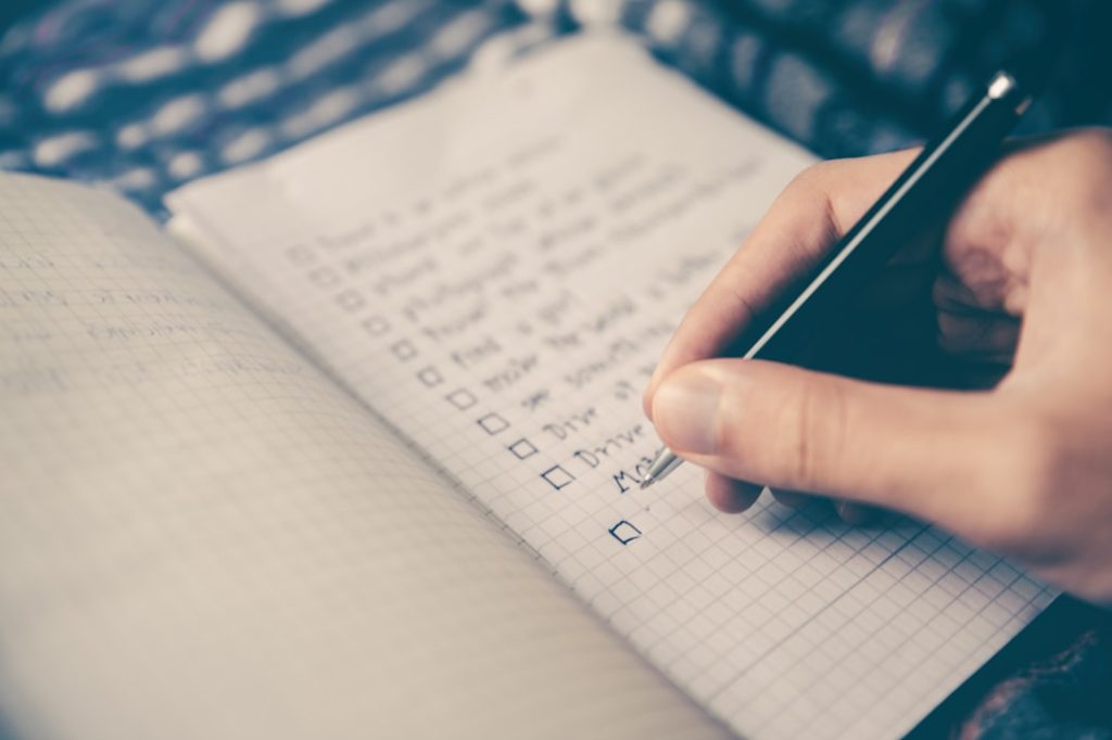 Como revisar artigos gerados por IA: checklist editorial antes de publicar