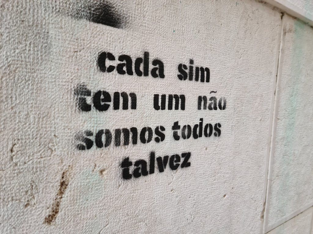 Como treinar ArtiGen com dados do seu nicho para rankear acima de concorrentes gigantes em 2026