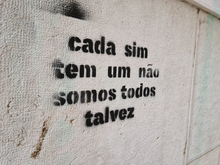 Como treinar ArtiGen com dados do seu nicho para rankear acima de concorrentes gigantes em 2026